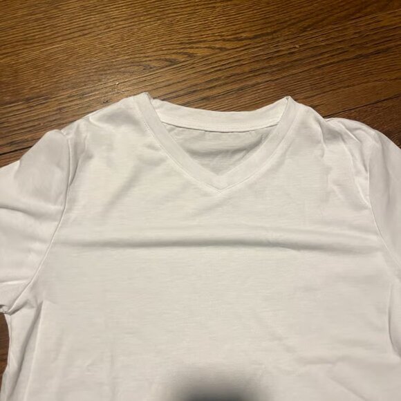 Amazon Basics White V-Neck T-Shirt- NWT - Picture 3 of 3
